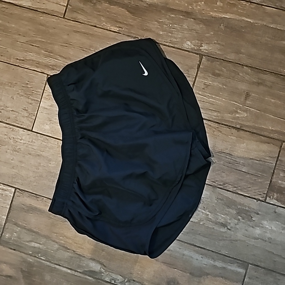 3 Nike and Under Armour shorts - Picture 2 of 6